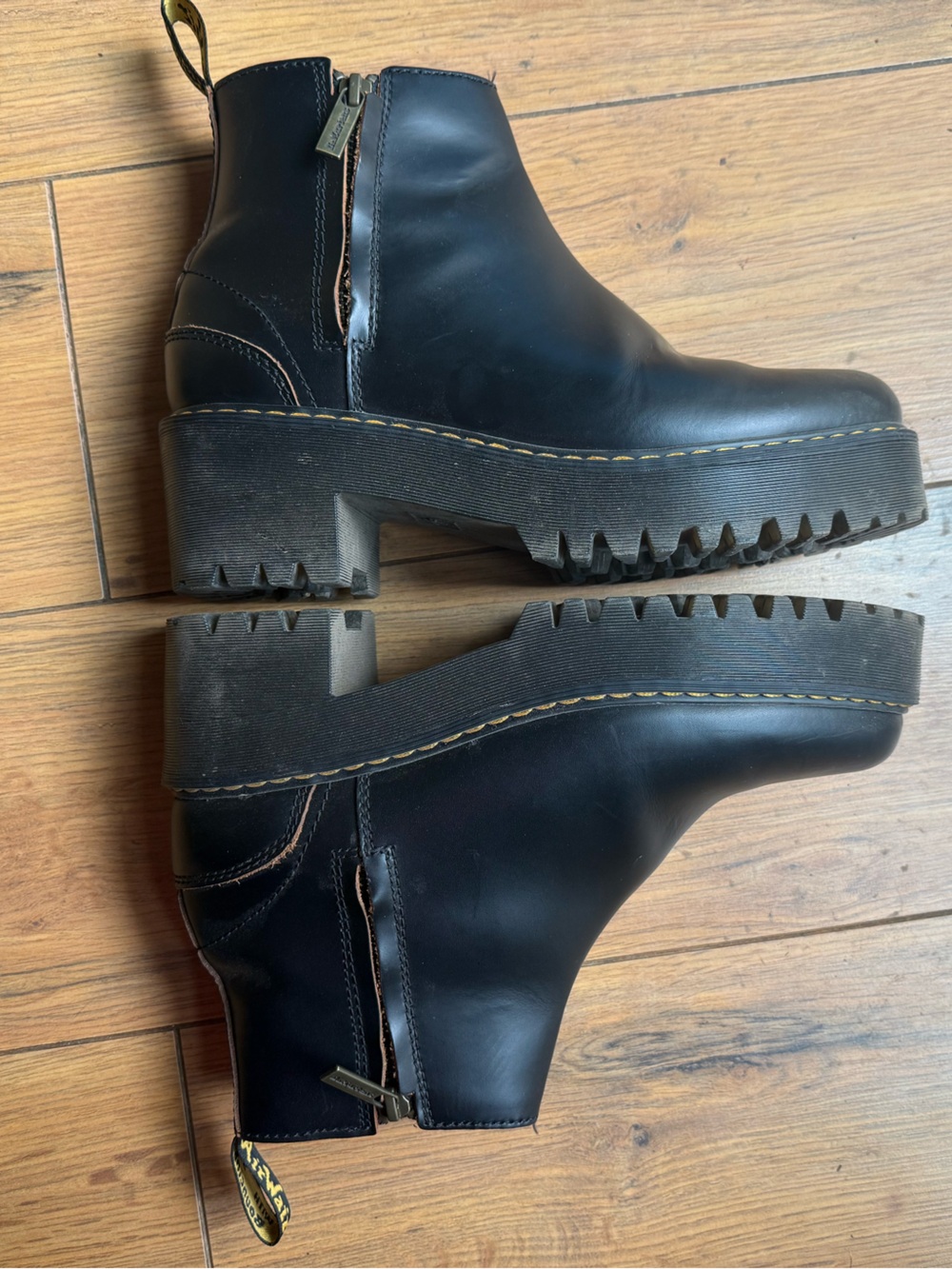 Dr. Martens Rometty II Chelsea Boots – Black (US 8 | EU 39 | UK 6)